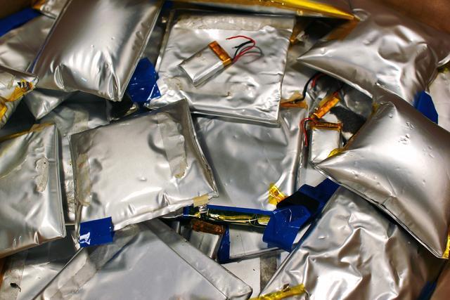 鋰電池?zé)峤馓幚碓O(shè)備，去除鋰電池電解液