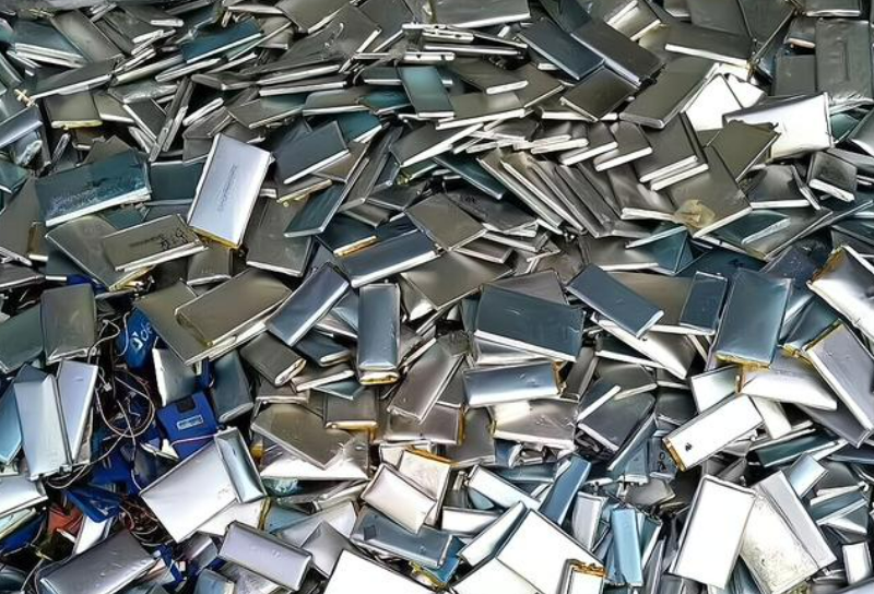 回收的廢舊動(dòng)力鋰電池，經(jīng)過熱解處理，資源回收再利用